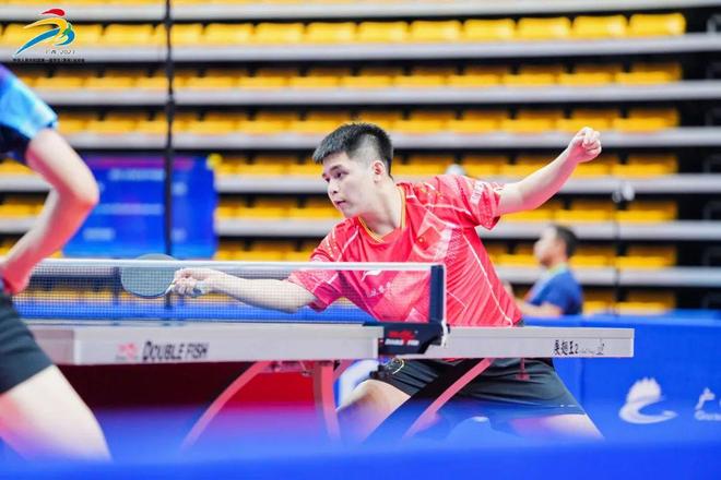 在五人制足 在五人制足